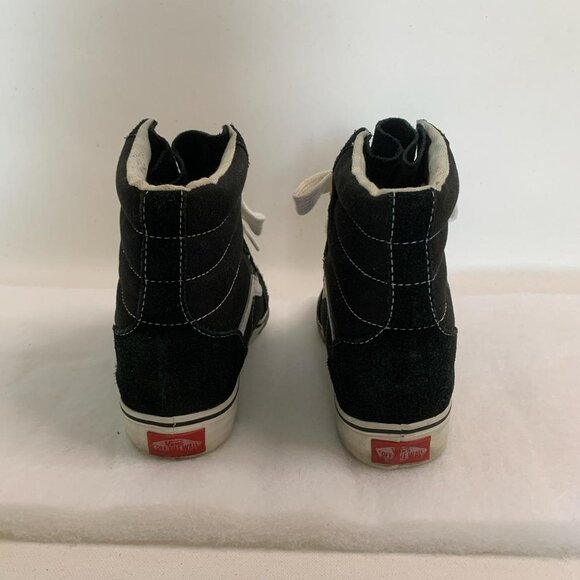 Classic and cool, these black - Picture 3 of 7